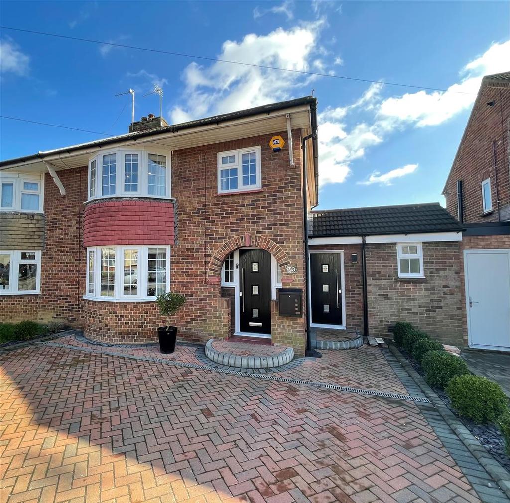 St. Johns Road, Bletchley, Milton Keynes 3 bed semidetached house £