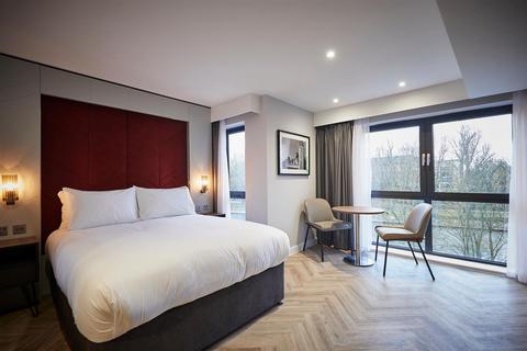 undefined, Roomzzz Aparthotel, York City