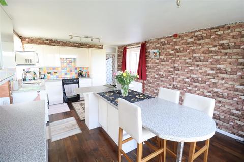 1 College Close, Probus, Truro, TR2 4LW