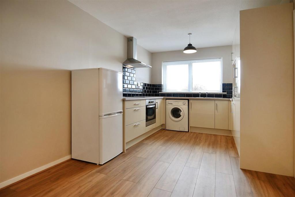 Loveys Road, Yapton 3 bed house £1,150 pcm (£265 pw)