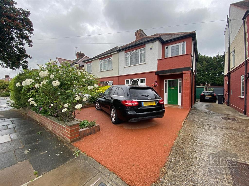 Carnarvon Avenue, Enfield 3 bed semidetached house £570,000