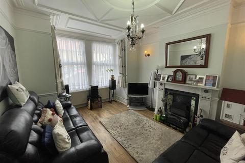 24 Mount Avenue, London, E4 6SY