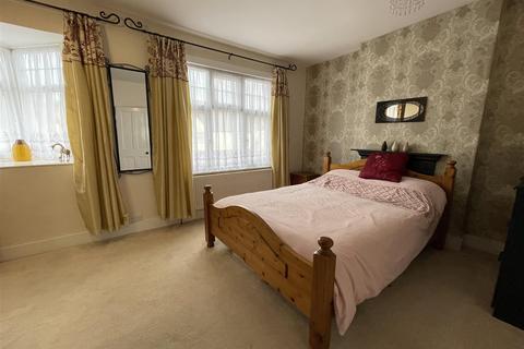 24 Mount Avenue, London, E4 6SY