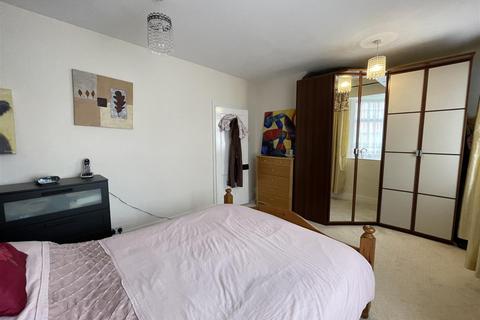 24 Mount Avenue, London, E4 6SY