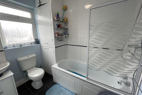 24 Mount Avenue, London, E4 6SY