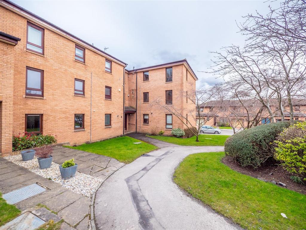 52/8 South Beechwood, Edinburgh, EH12 5YS 2 bed flat £190,000