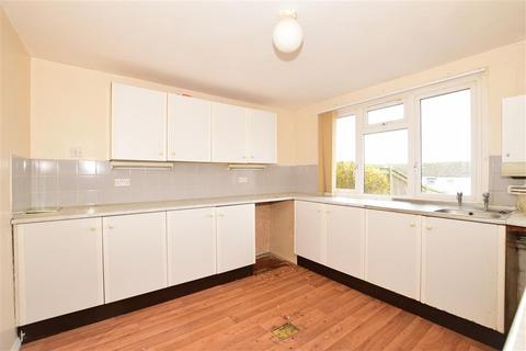 12 Avon Close, Tonbridge, TN10 3HT