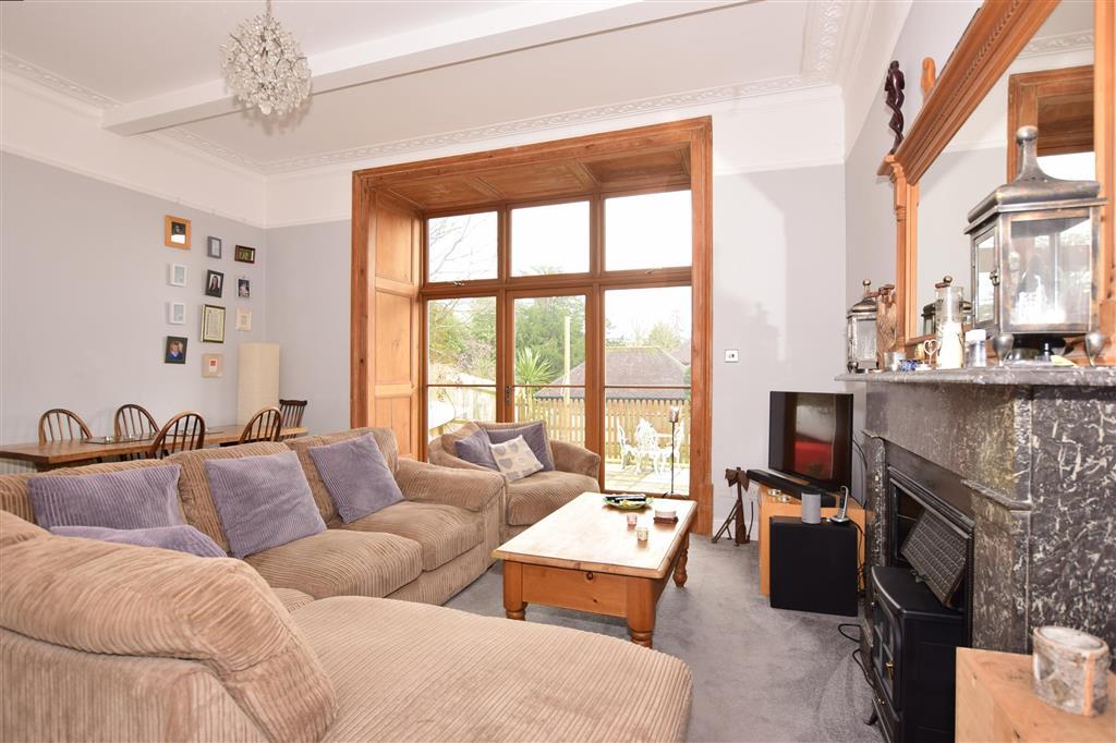 Alders Road, Reigate, Surrey 2 bed ground floor flat £415,000