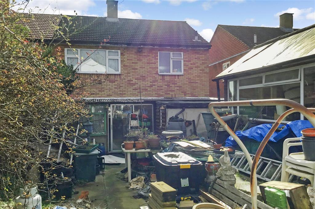 Roydon Close, Loughton, Essex 3 bed semidetached house £475,000