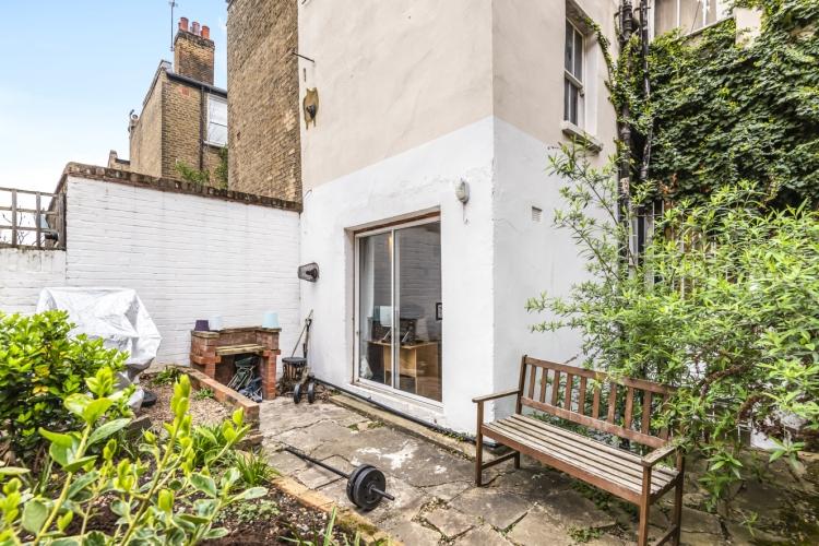 St. Luke's Avenue Clapham Common SW4 2 bed apartment £1,750 pcm (£404 pw)