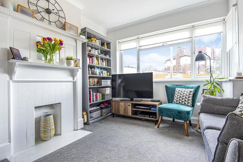 4 Bramdean Crescent, London, SE12 0NS