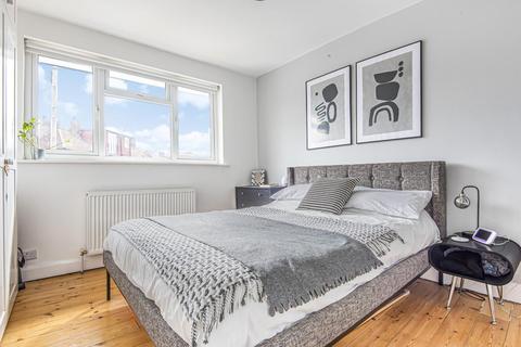 4 Bramdean Crescent, London, SE12 0NS