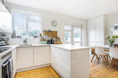 4 Bramdean Crescent, London, SE12 0NS