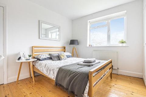 4 Bramdean Crescent, London, SE12 0NS