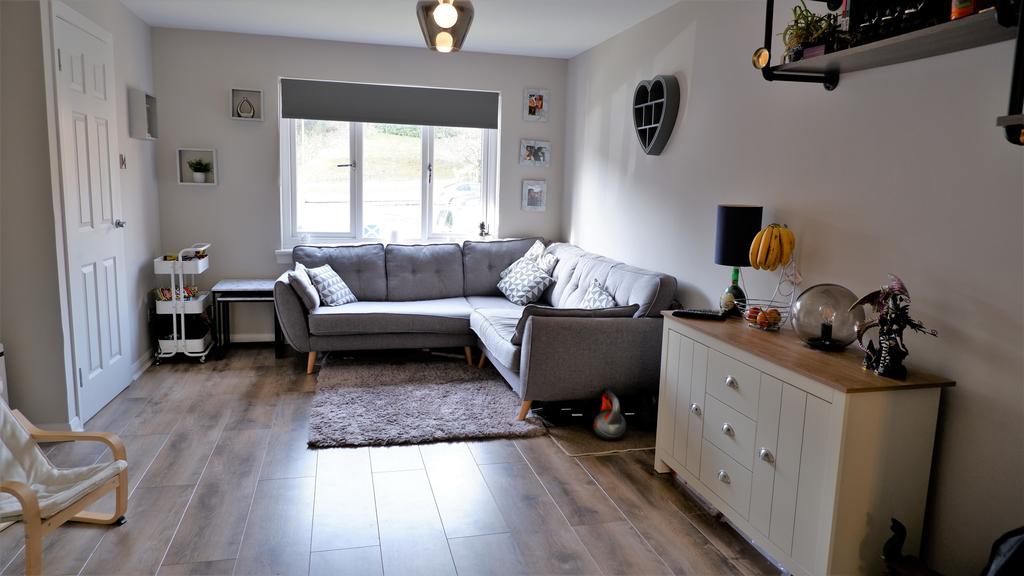 Wraes View, Barrhead G78 3 bed end of terrace house £134,500