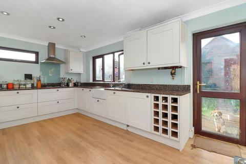 30b Malthouse Square, Beaconsfield, HP9 2LD