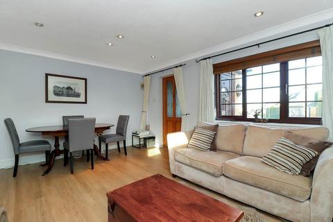 30b Malthouse Square, Beaconsfield, HP9 2LD