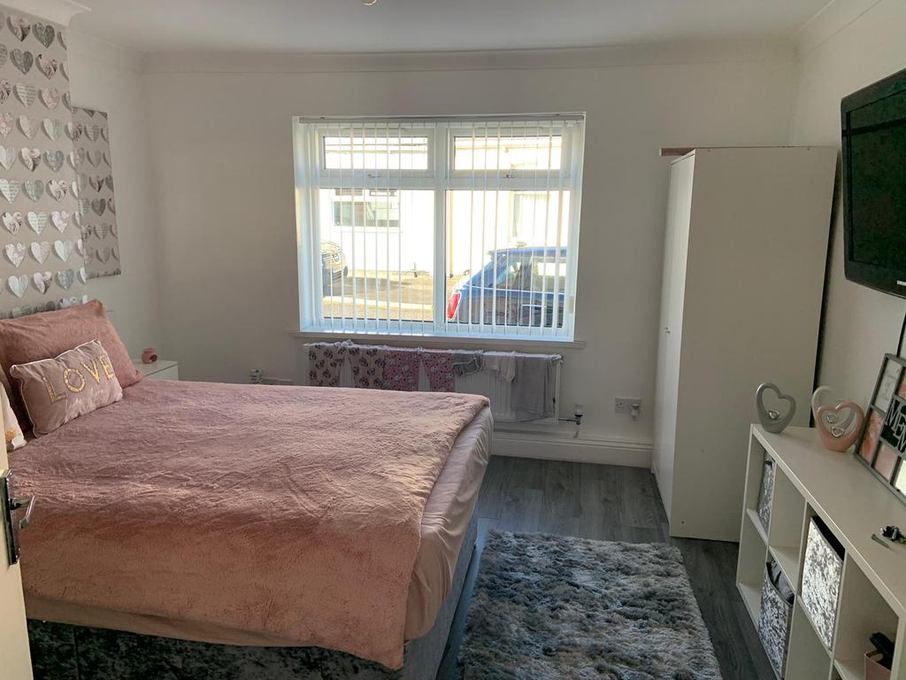 Edward Burdis Street, Southwick, Sunderland SR5 3 bed terraced house