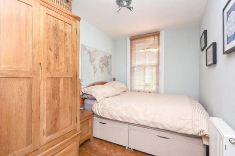 75a Bassingham Road, Earlsfield, London, SW18 3AF