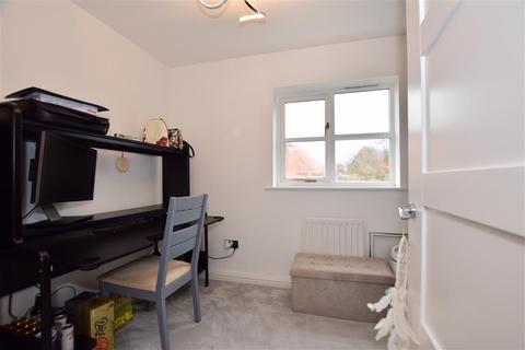 2 bedroom flat for sale - Bramble Tye, Noak Bridge, Basildon, Essex