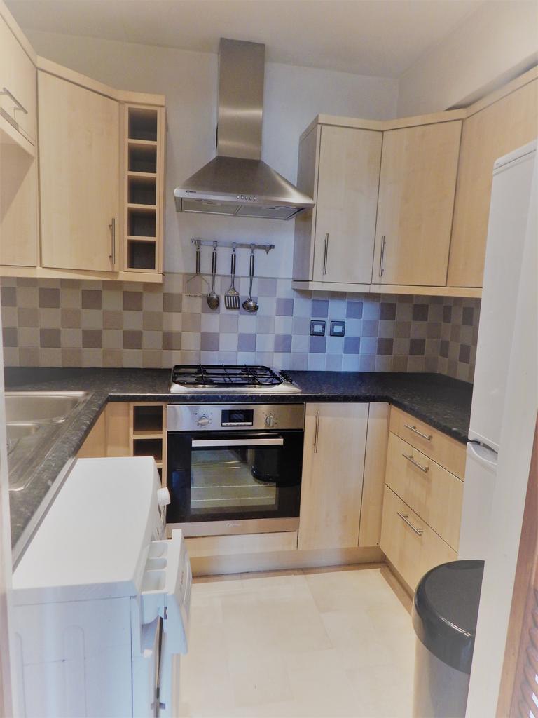 Hartley Park Court, Mannamead... 2 bed flat £795 pcm (£183 pw)