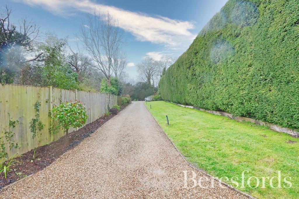 Mill Green Road, Fryerning, Ingatestone, Essex, CM4 4 bed detached
