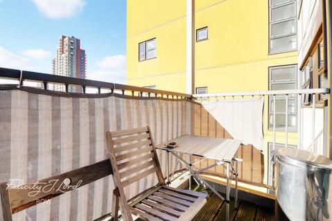 2 bedroom flat to rent, Maltings Close, LONDON