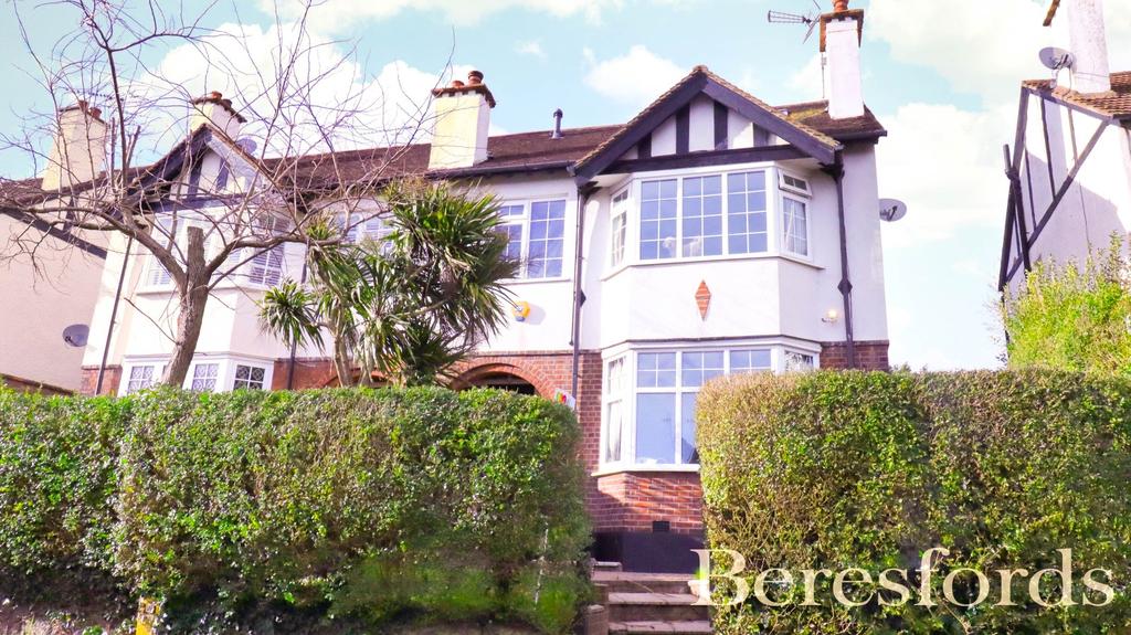 Westbury Drive, Brentwood, Essex, CM14 4 bed semidetached house £700,000