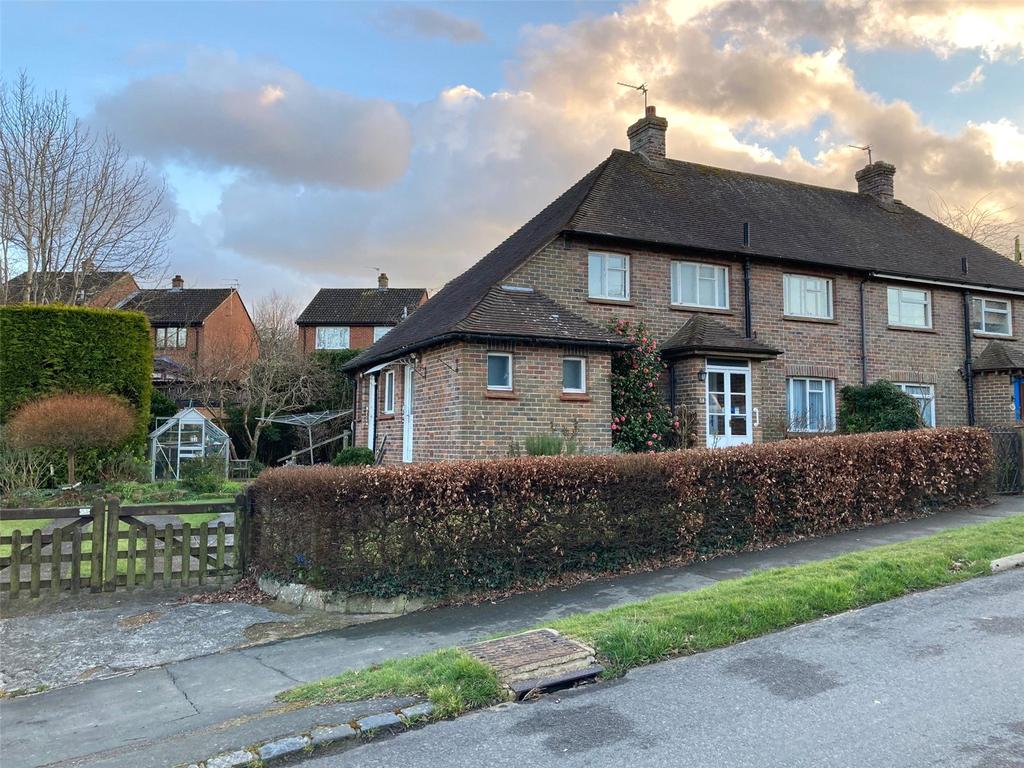 Selby Rise, Uckfield, East Sussex, TN22 3 bed semidetached house £