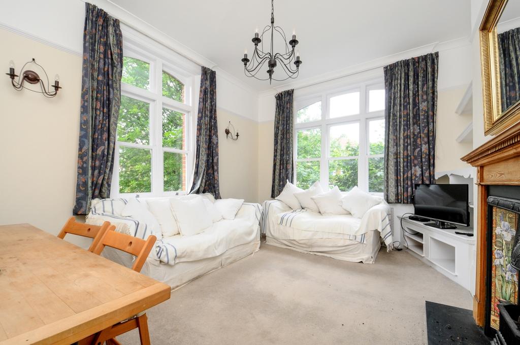 Abbeville Road Clapham SW4 2 bed flat £1,750 pcm (£404 pw)