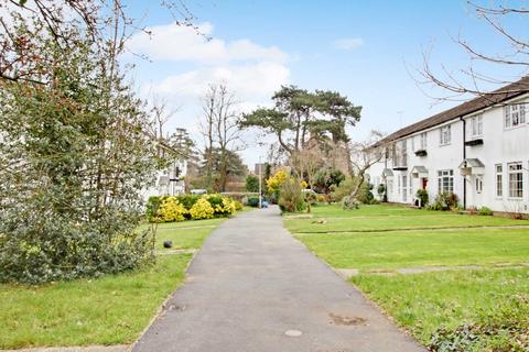 undefined, Sutton Walk, Reading