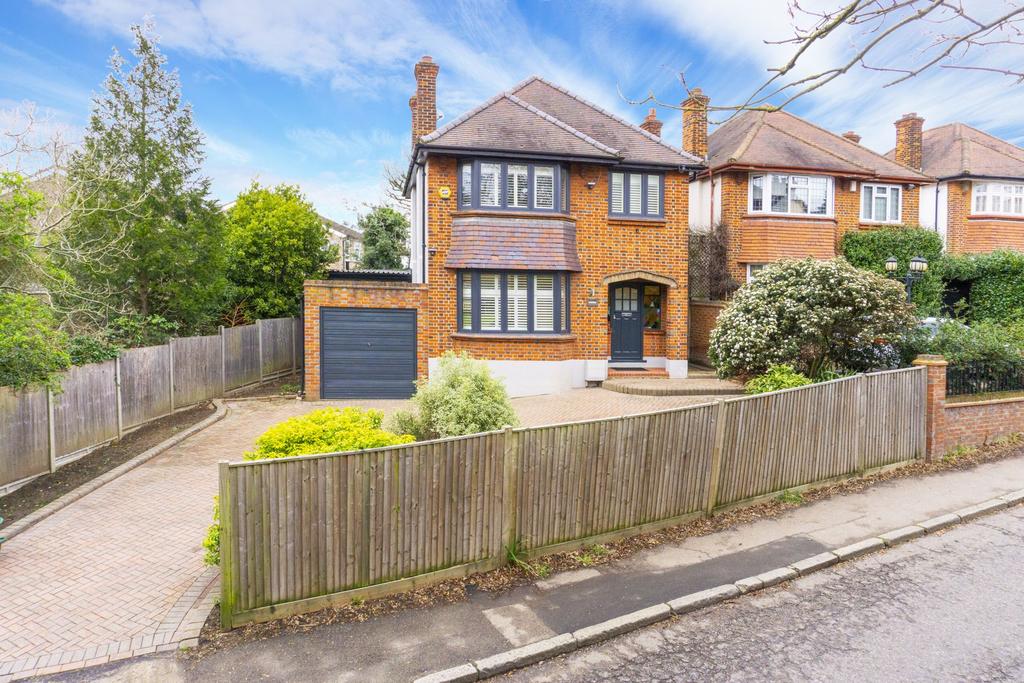 Brook Road, Buckhurst Hill, IG9 3 bed detached house £850,000