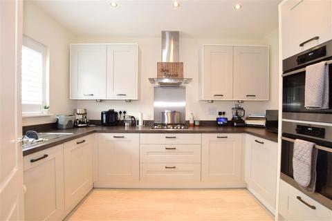 1 Valley Close, Tonbridge, TN11 0FN