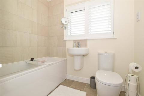 1 Valley Close, Tonbridge, TN11 0FN