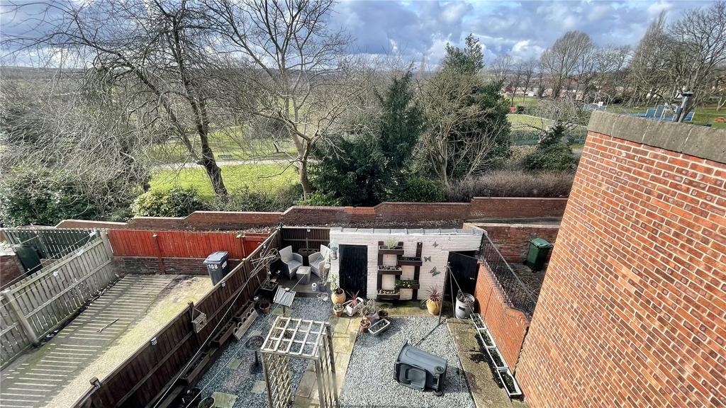 High Street, Worsbrough Dale, Barnsley, S70 2 bed terraced house £60,000