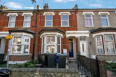 1 bedroom flat to rent, Old Road West, Gravesend, DA11