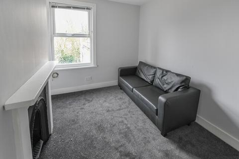 1 bedroom flat to rent, Old Road West, Gravesend, DA11