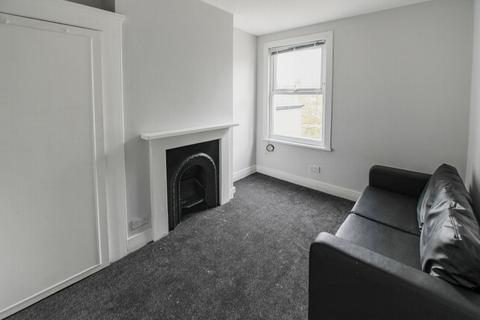 1 bedroom flat to rent, Old Road West, Gravesend, DA11