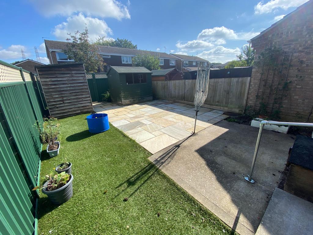Benbow Gardens, Calmore, Totton... 3 bed end of terrace house £1,100