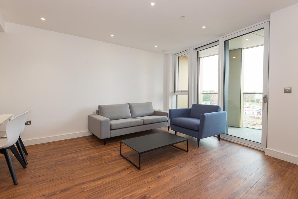 Gladwin Tower, 50 Wandsworth Road... 2 bed apartment £2,730 pcm (£630 pw)