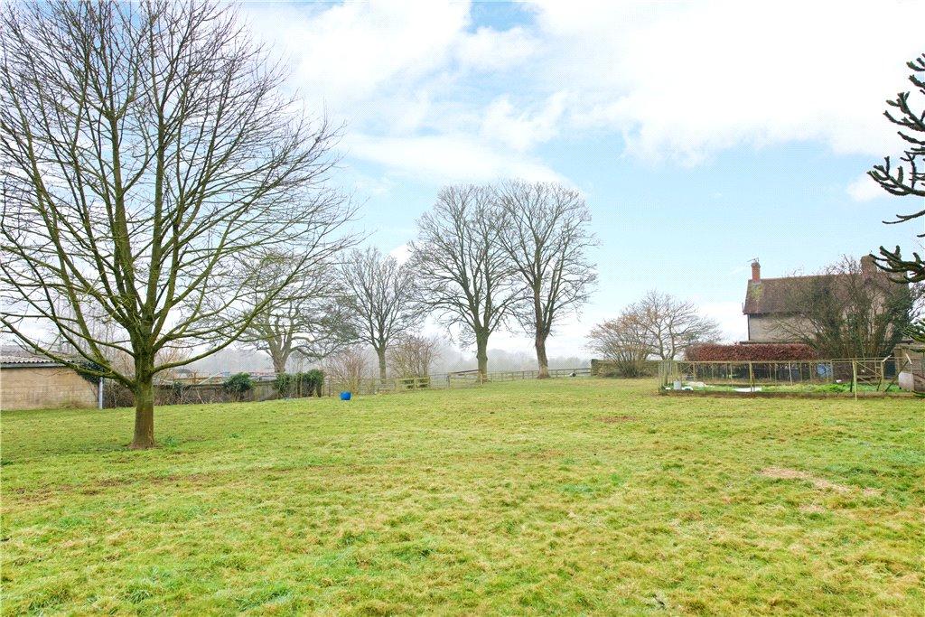 Mill Road, Whitfield, Brackley, Northamptonshire, NN13 11 bed semi