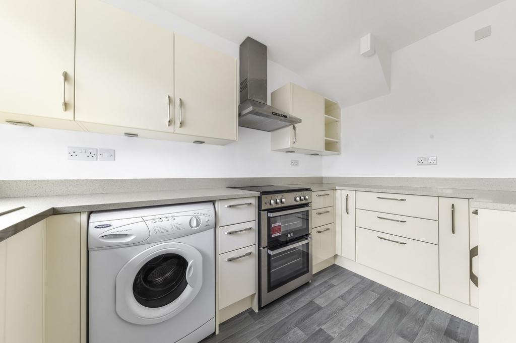 Dunboe Place, Shepperton, TW17 3 bed end of terrace house £1,600 pcm