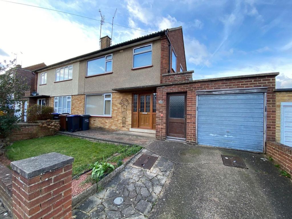The Headlands, The Headlands, Northampton NN3 2NU 3 bed semidetached house £250,000