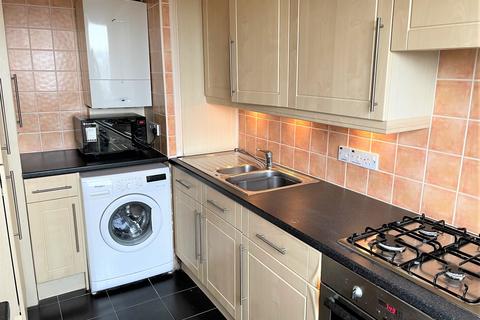 52, Victoria House Durham Avenue, Romford, RM2 6JL