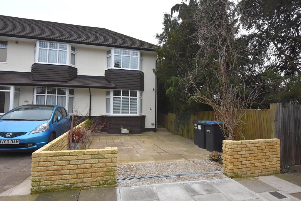 Onslow Gardens, Grange Park N21 2 bed semidetached house £650,000