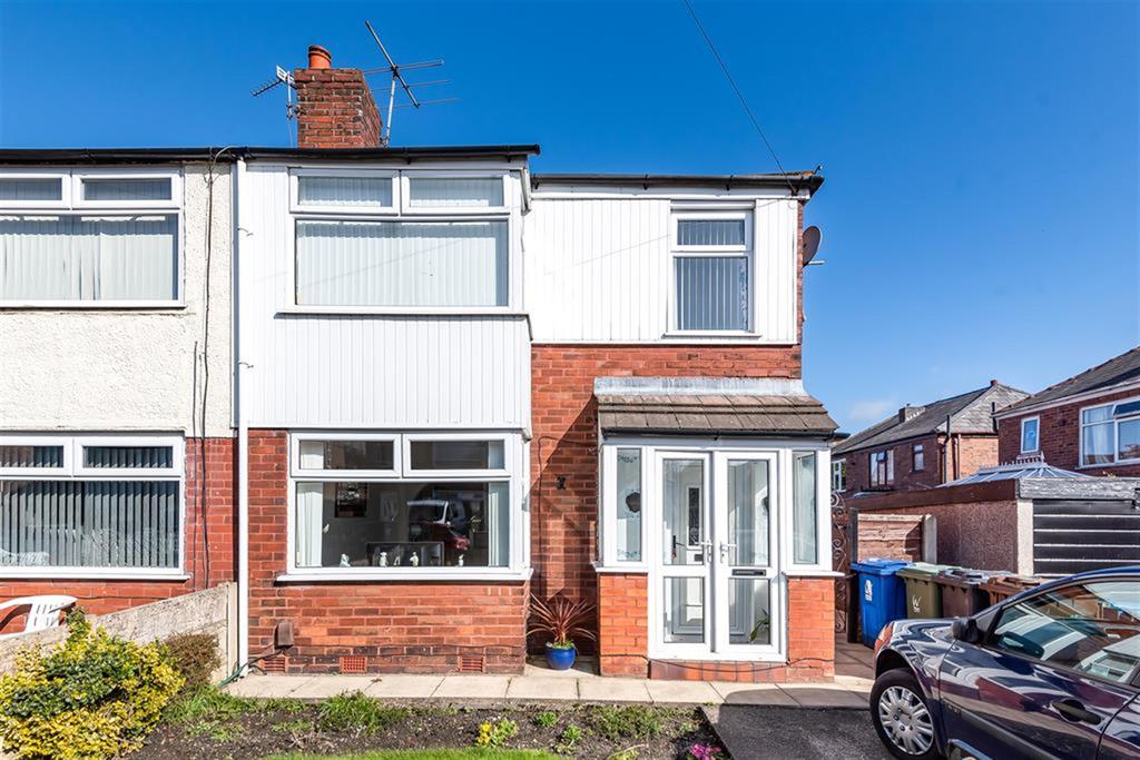 June Avenue, Leigh, WN7 5DH 3 bed semidetached house £155,000