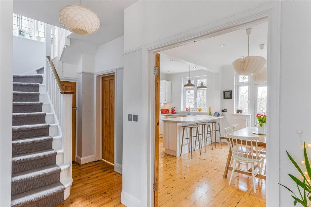 Roxburgh Road, West Norwood, London, SE27 3 bed semidetached house £