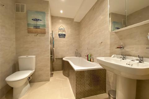 37 Admirals Walk, Bournemouth, BH2 5HG