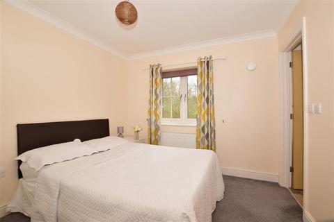 2 Limes Close, Leatherhead, KT22 7EJ