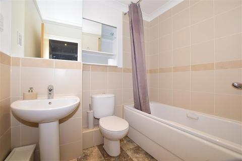 2 Limes Close, Leatherhead, KT22 7EJ
